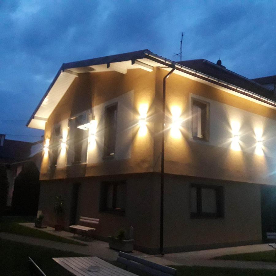 Noclegi I Restauracja Gracja Belchatow Exterior photo